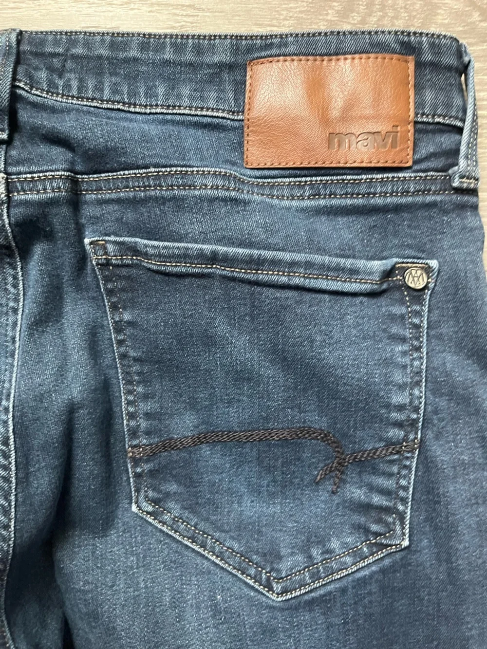 Mavi Medium Wash Straight Leg Denim Classic Preppy Blue Jeans Size 34” X 32”